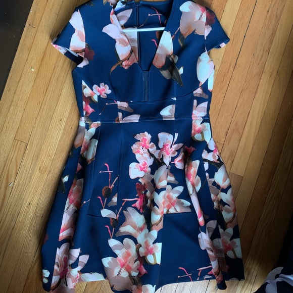 🌺 BEAUTIFUL FLORAL DRESS - Picture 1 of 11